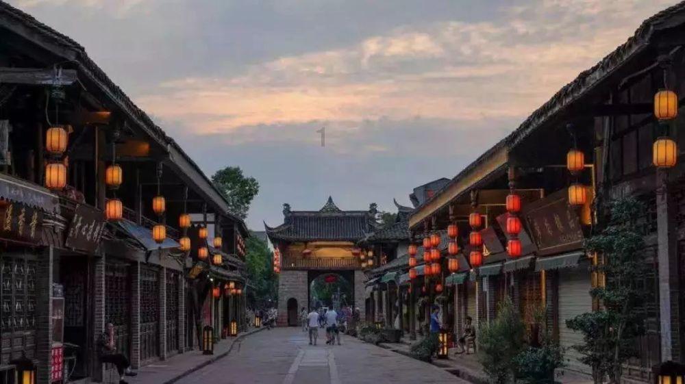 吉安部分路段积雪结冰,暂无法通行
