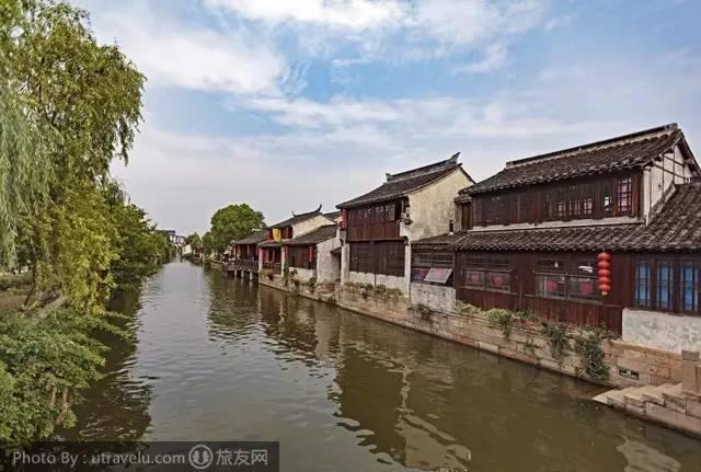肖战现身李宁2021秋冬发布会，他的走秀能力如何？游戏画面